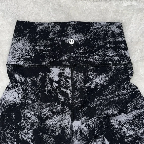 NEW! Lululemon 25” Wunder Under Leggings - Picture 3 of 4